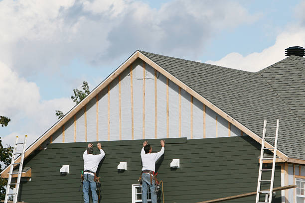 Professional Siding technician working in Phoenix, IL
